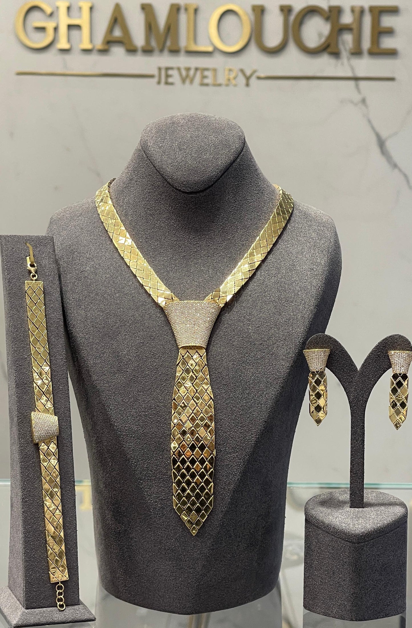 18K Gold Diamond-Cut Pattern Set
