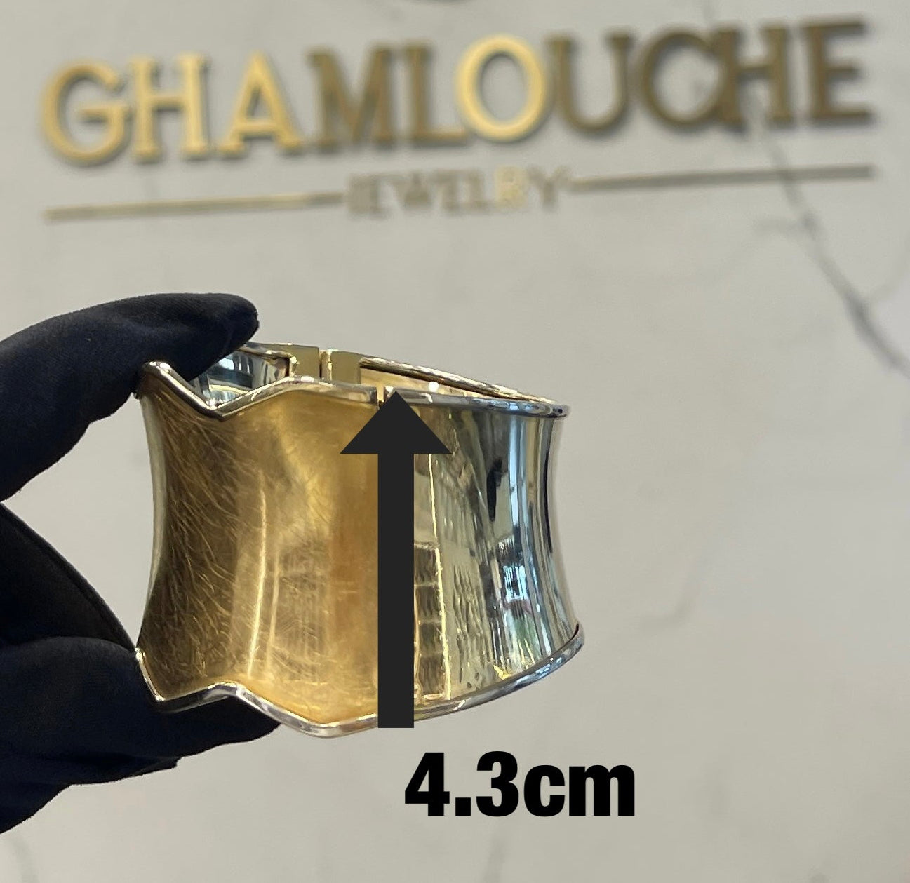 18K Gold Modern Bangle