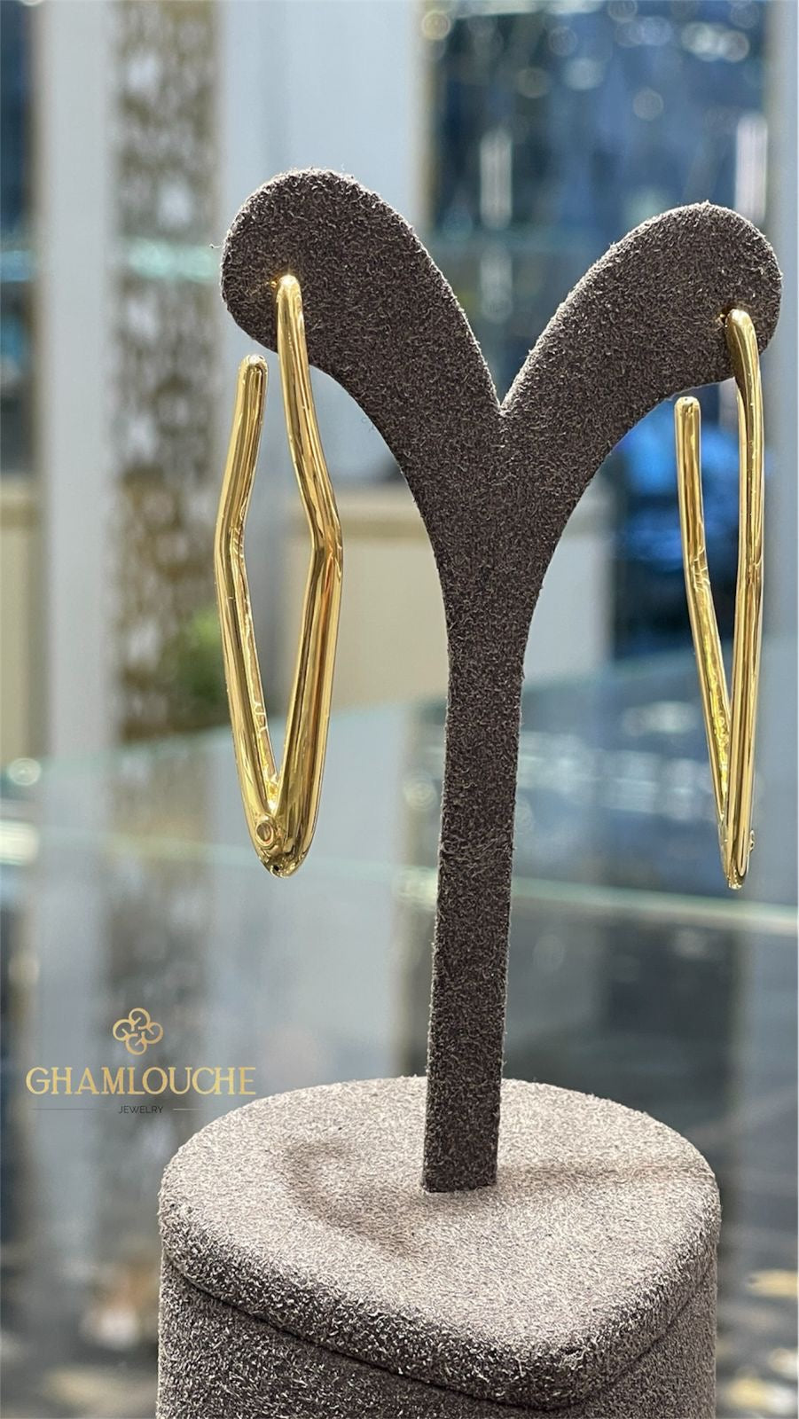 18K Gold V-Shaped Hoop Earrings