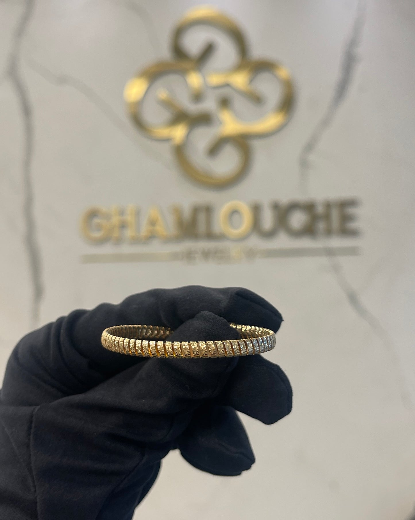 18K Italian Gold Modern Bangle