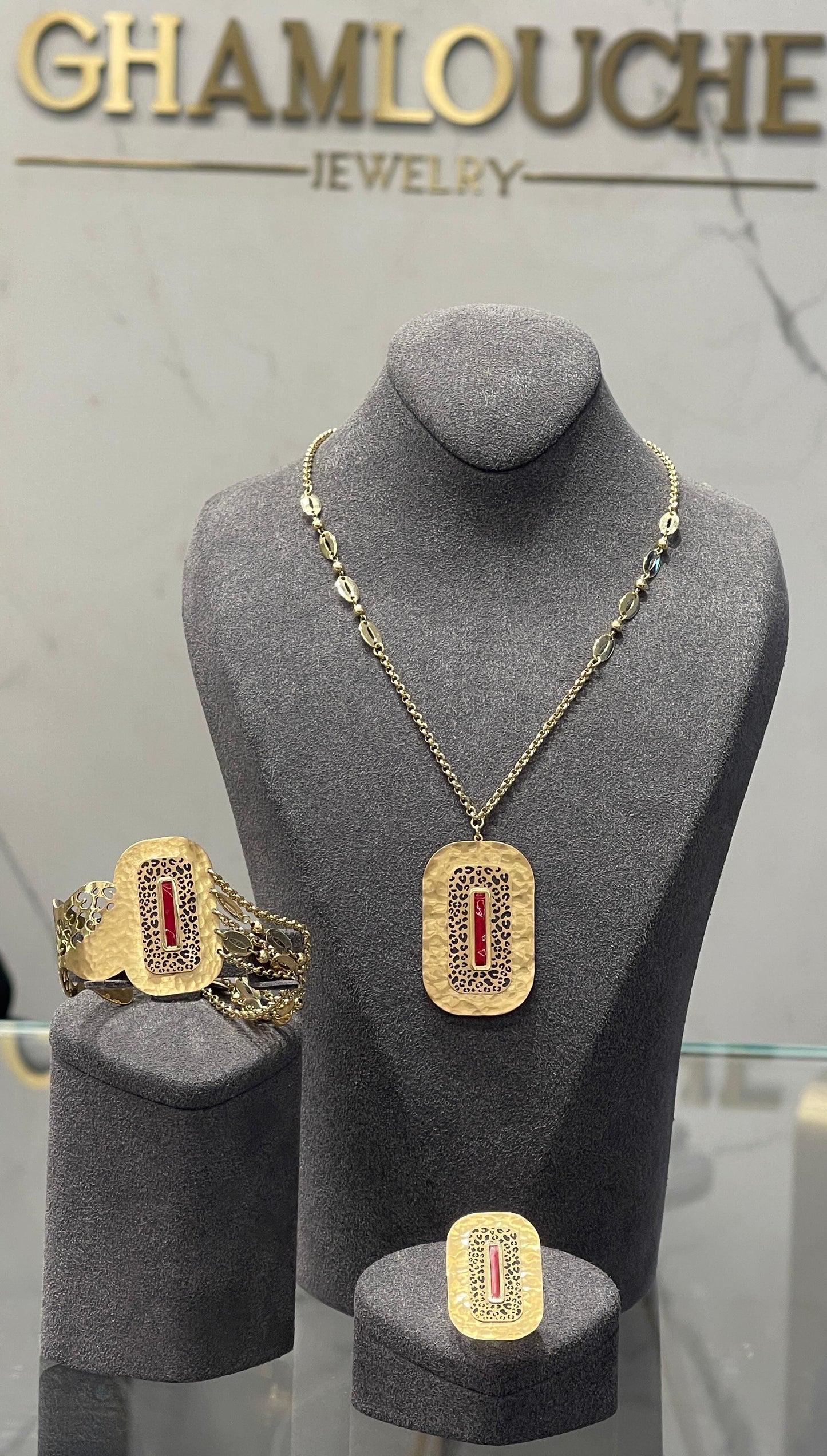 18K Gold Set with Enamel