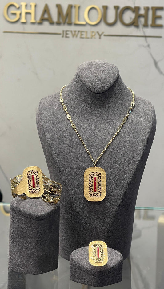 18K Gold Set with Enamel